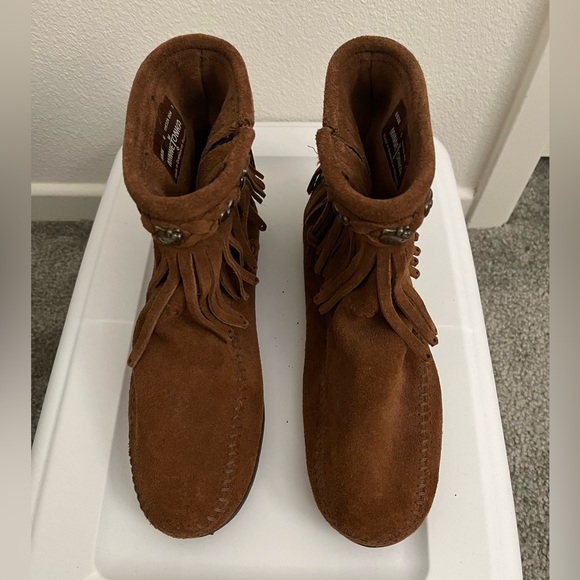 Minnetonka for Hello Kitty Fringe Boots - Picture 5 of 8